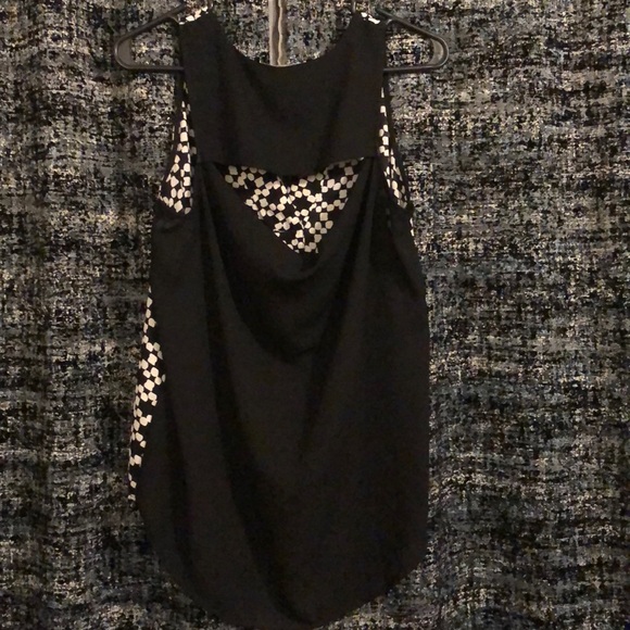 Cowl back sleeveless - Picture 3 of 3